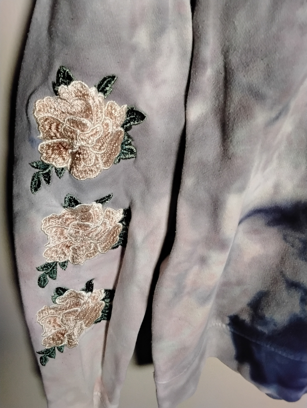 Blind Rooster "Good Vibes" Tie Dye Embroidered Rose Sleeves Sweatshirt Size M - Picture 5 of 6